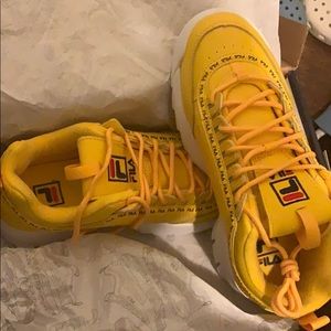 Yellow filas